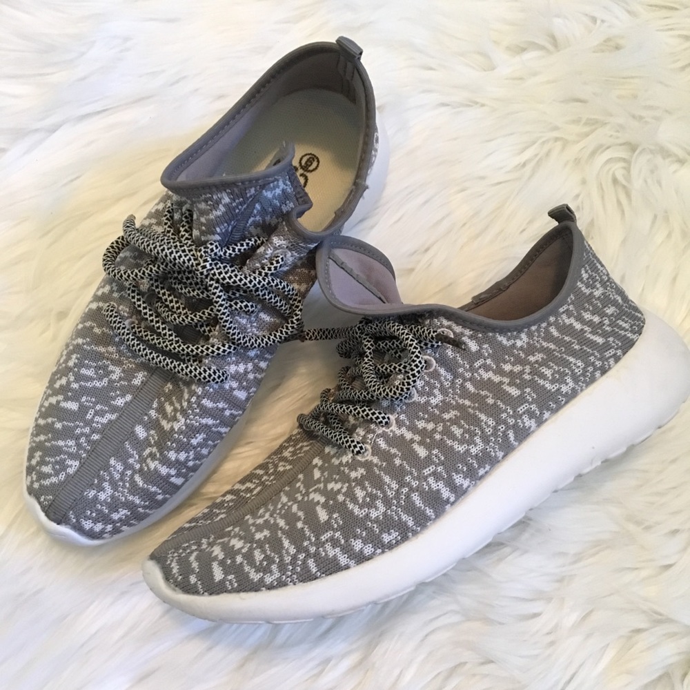 🚫SOLD🚫 Fashion Sneakers Size 6 Grey/White